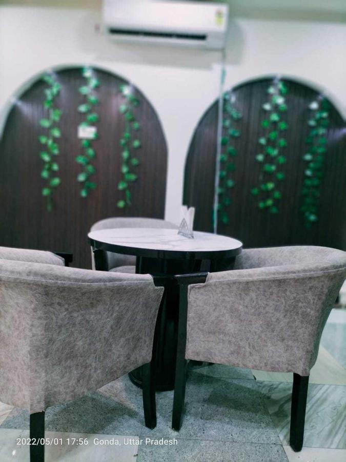 Oyo Mosaic Hotel And Restaurant Gonda Exterior photo